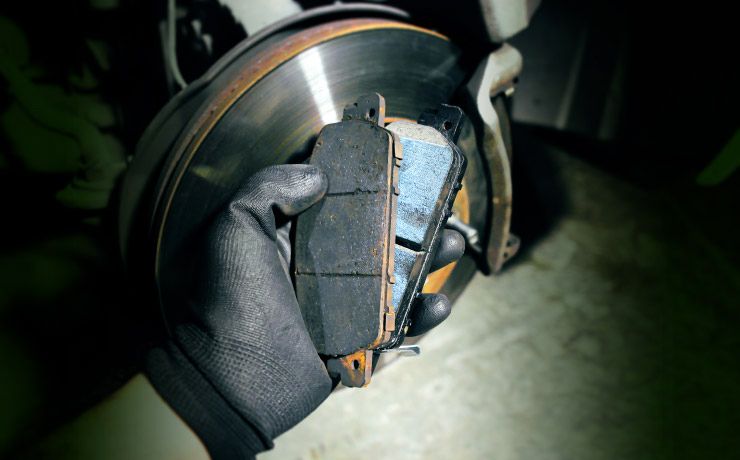 Apa yang harus saya lakukan jika kampas rem saya sudah aus? Bagaimana cara menentukan dan menggantinya