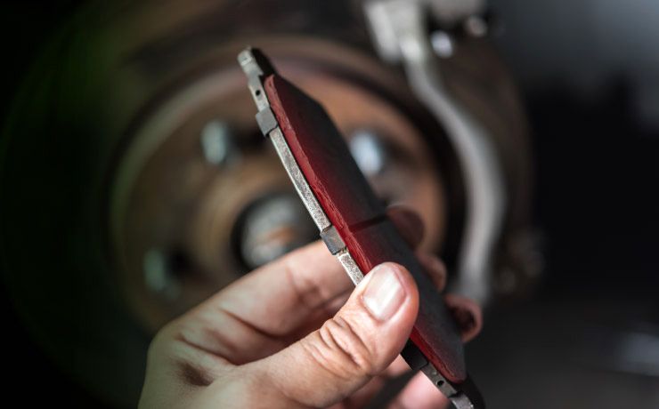 Paano Malalaman Kung Kailangan ng Pagpapalit ng Brake Pads
